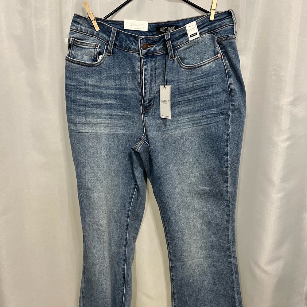 NWT Judy Blue Jean cropped pants. Medium wash. Midrise bootcut. Size 14W